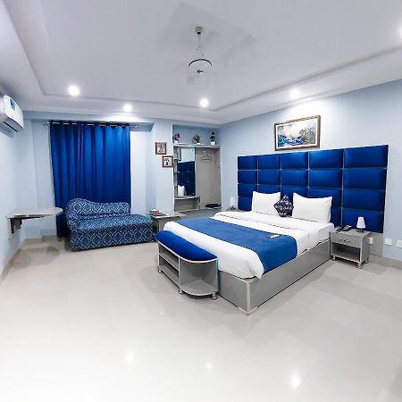 Hotel Crown Inn Multan Bagian luar foto