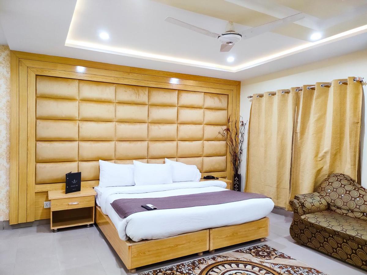 Hotel Crown Inn Multan Bagian luar foto