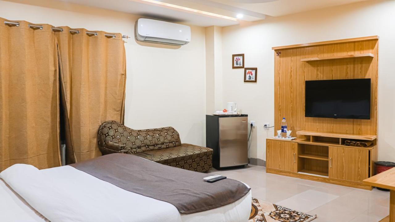 Hotel Crown Inn Multan Bagian luar foto
