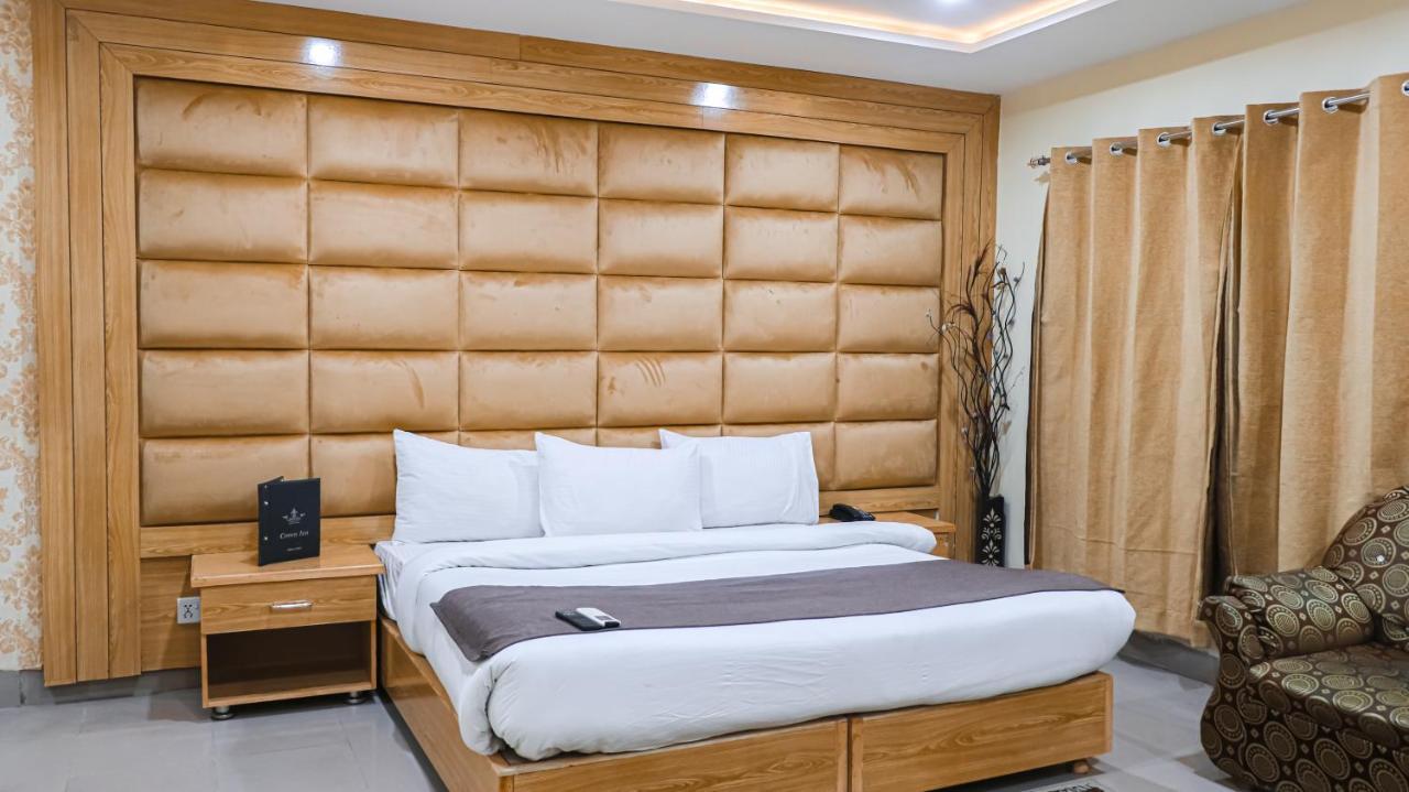 Hotel Crown Inn Multan Bagian luar foto
