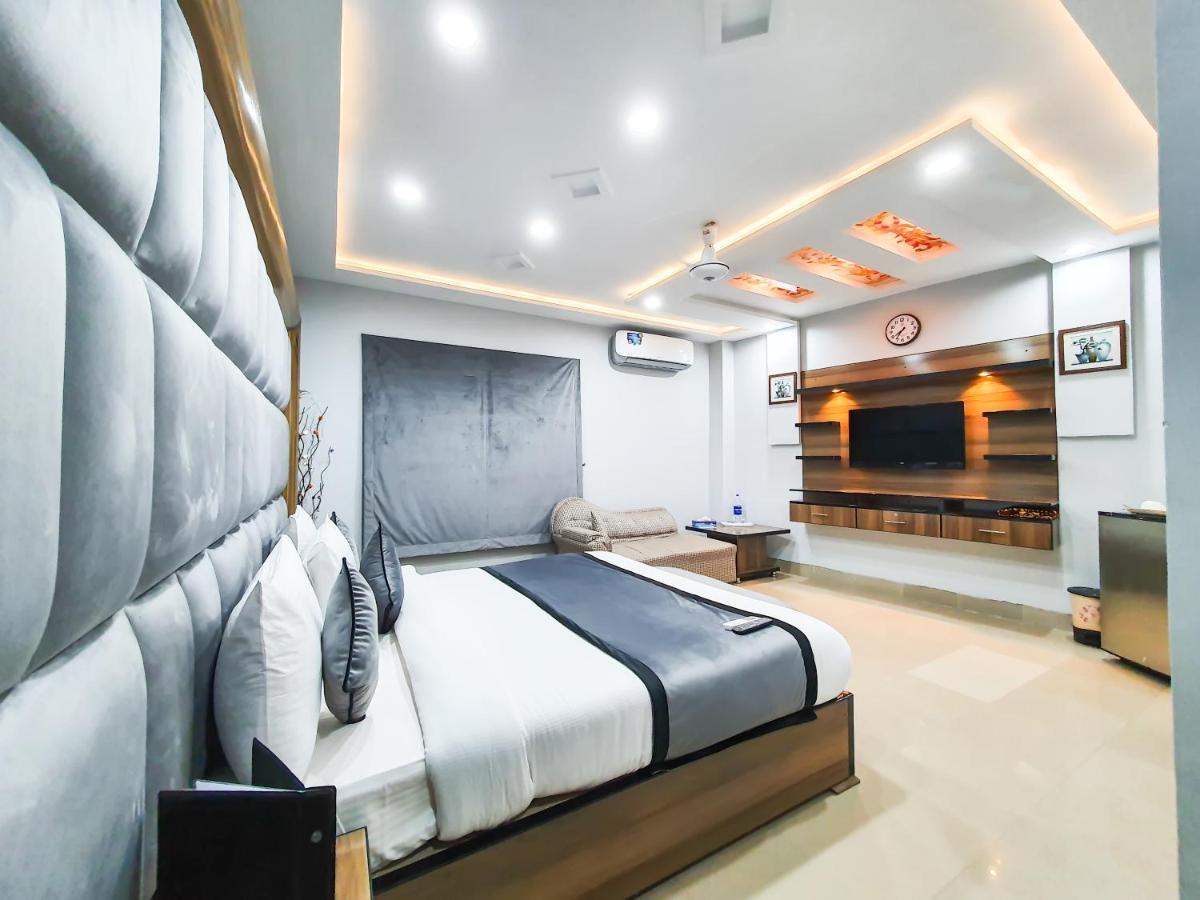 Hotel Crown Inn Multan Bagian luar foto
