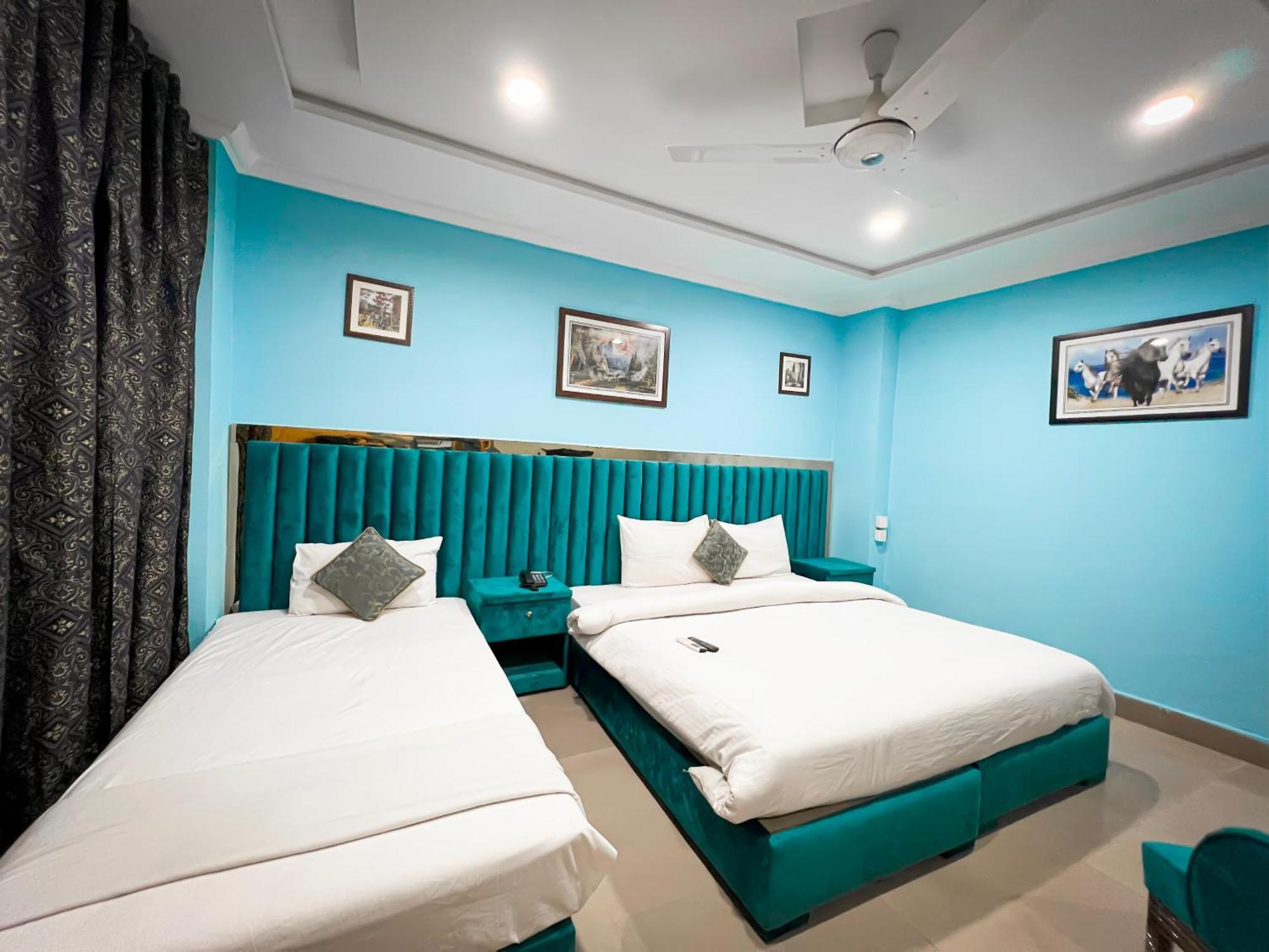 Hotel Crown Inn Multan Bagian luar foto