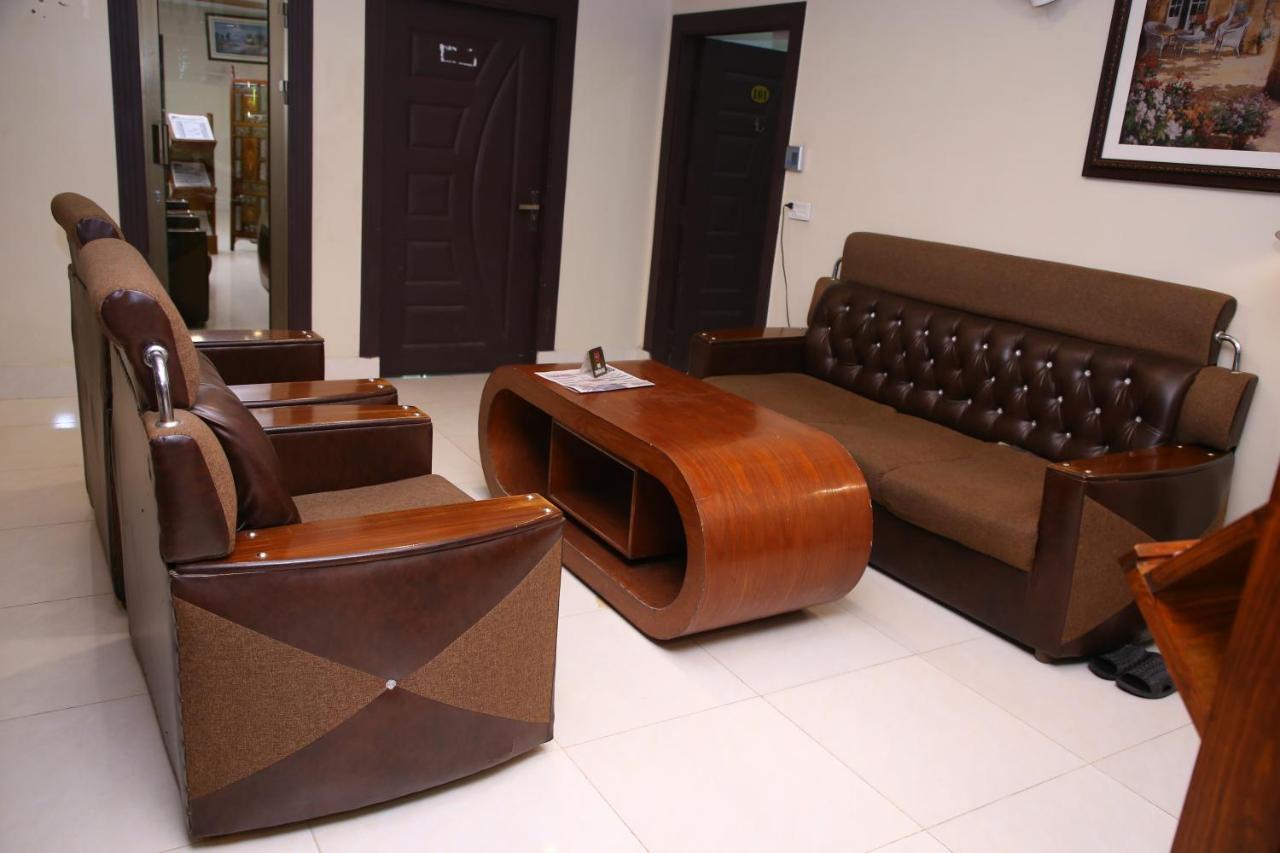Hotel Crown Inn Multan Bagian luar foto