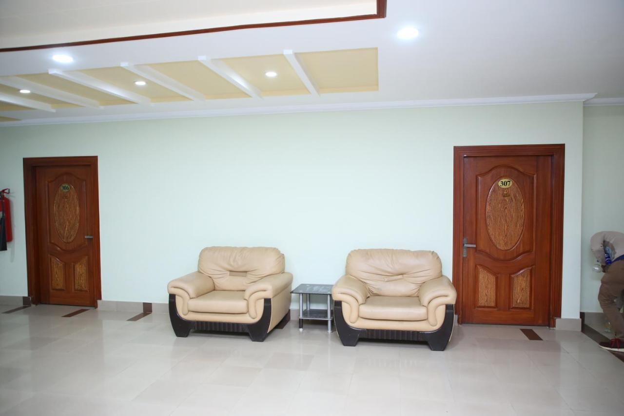 Hotel Crown Inn Multan Bagian luar foto