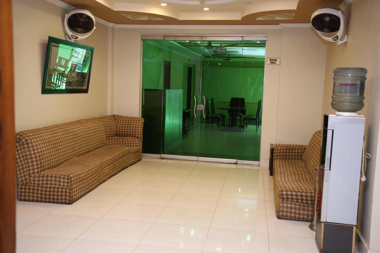 Hotel Crown Inn Multan Bagian luar foto